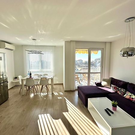 Briz Apartment; 2 Bdr; 6 Guests; Private Parking Варна Екстер'єр фото