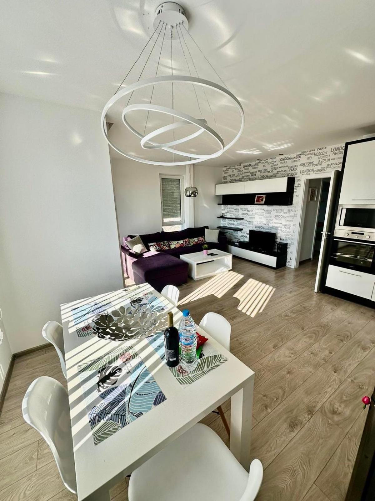 Briz Apartment; 2 Bdr; 6 Guests; Private Parking Варна Екстер'єр фото