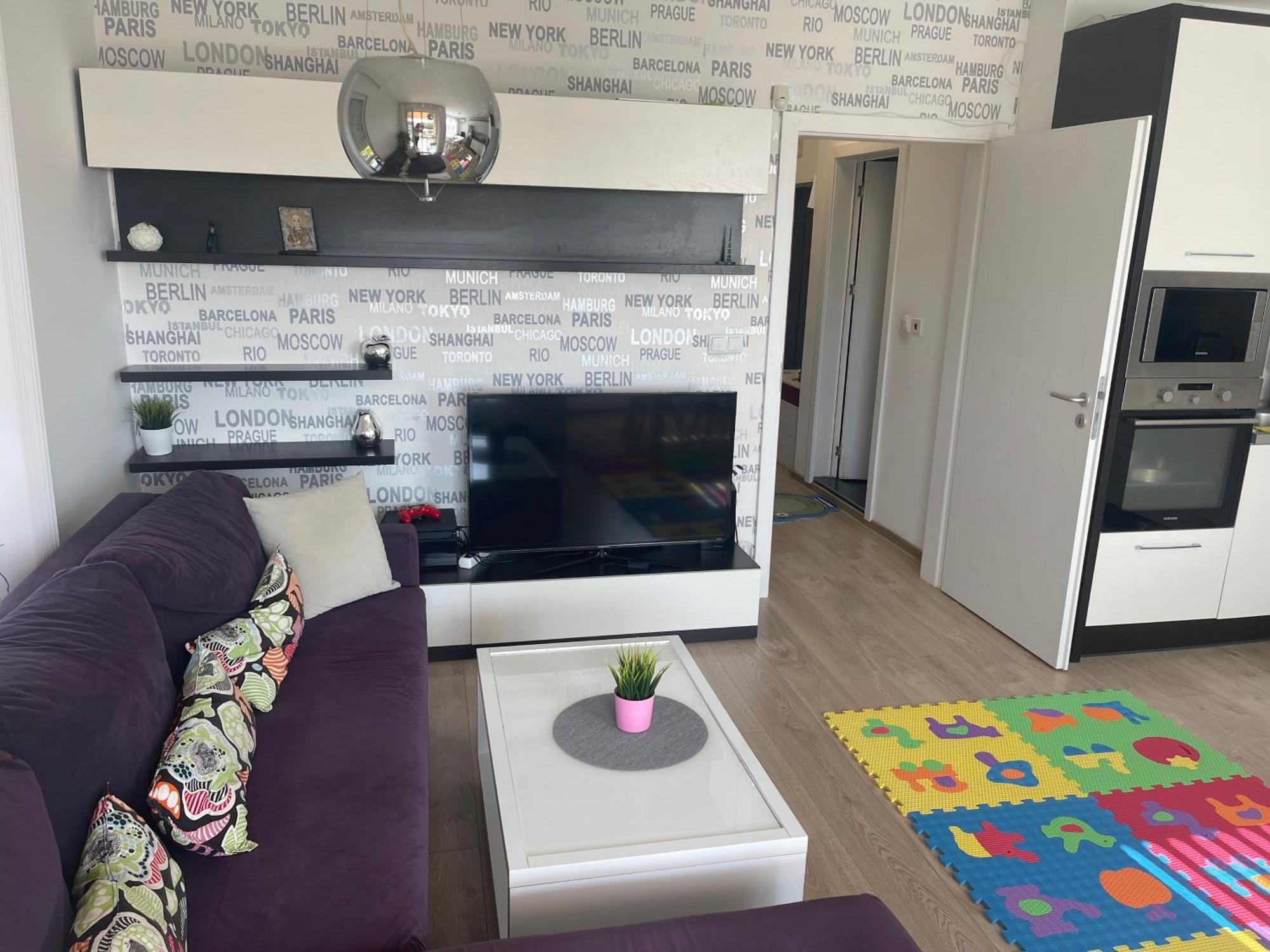 Briz Apartment; 2 Bdr; 6 Guests; Private Parking Варна Екстер'єр фото
